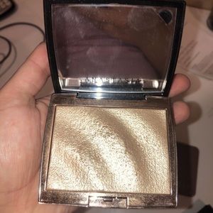 Anastasia Beverly Hills Amrezy Highlighter